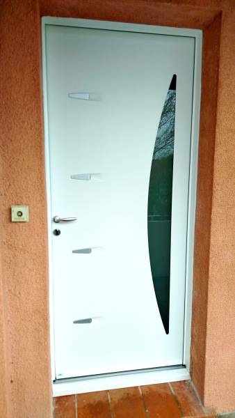 Remplacement d'une porte d'entrée en bois par une porte d'entrée en PVC à Castanet Tolosan près de Toulouse