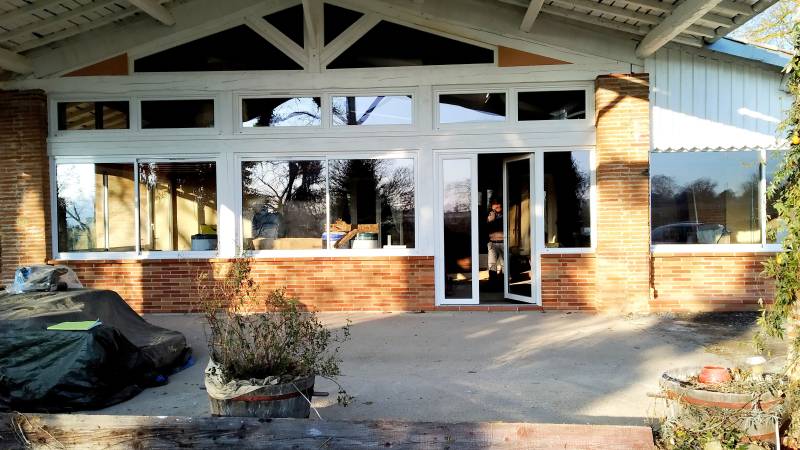 Pose de fenêtres isolantes à double vitrage en PVC à Saint-jean