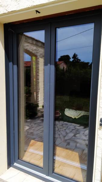 Porte fenêtre PVC gris anthracite 