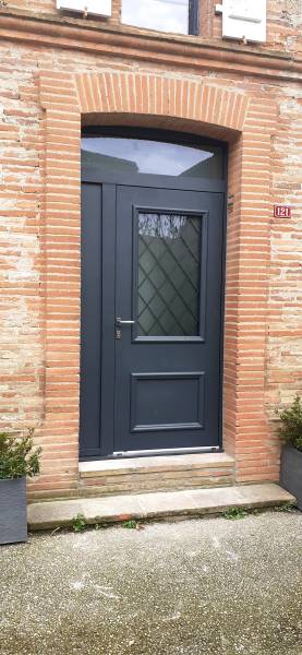 Porte d'entrée en aluminium près de Toulouse