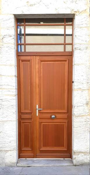 Remplacement à l'identique d'une porte d'entrée en bois près de Toulouse