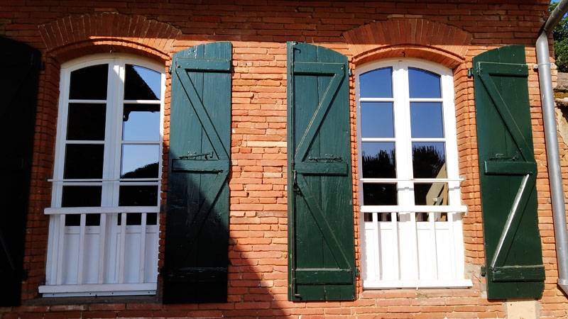 Pose de volets à La Magdelaine-sur-Tarn – Isolation, sécurité et esthétique