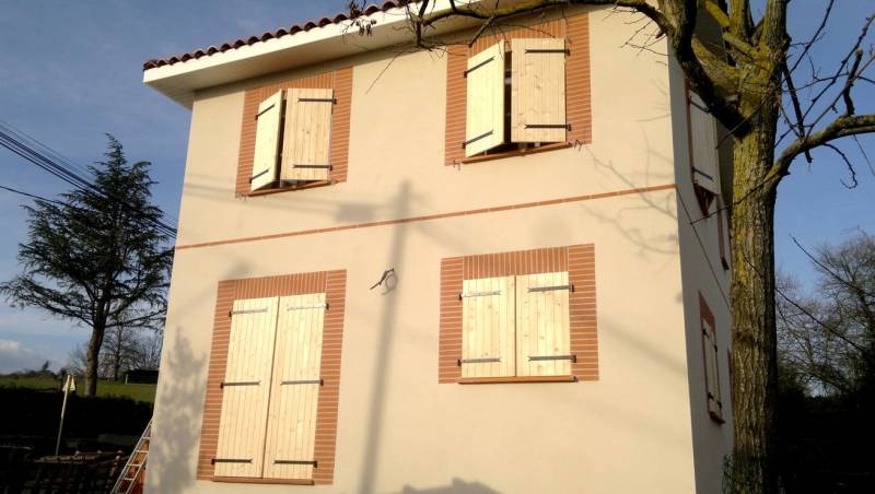 Fabrication et pose de volets battants en bois à Toulouse 