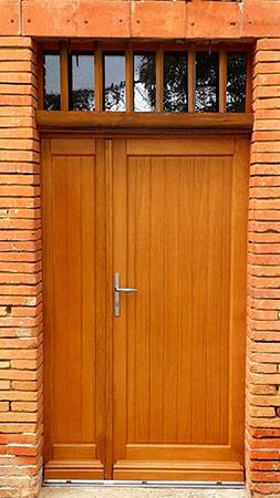Pose de portes d’entrée avec vitrage à La Magdelaine-sur-Tarn – Sécurité, isolation et design