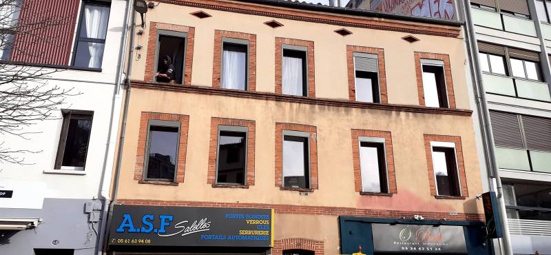 Remplacement de volets existants par des volets roulants motorisés en aluminium à Toulouse – Confort et isolation optimisés